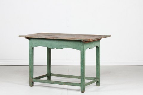 Antique Table
Pine wood/
green patinated
