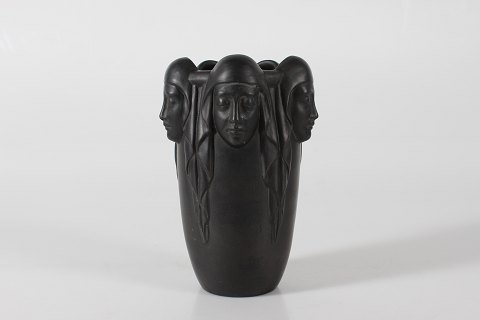 L Hjorth
Vase af sort terracotta
