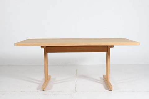 Dansk Møbeldesign
Shakerbord af massiv egetræ

