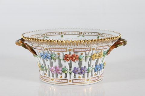 Royal Copenhagen
Flora Danica
Fruit bowl no. 3532

