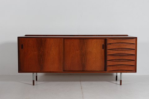 Arne Vodder
Sideboard of rosewood