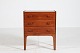 Dansk Møbeldesign
Lille kommode 
af teak med 3 skuffer