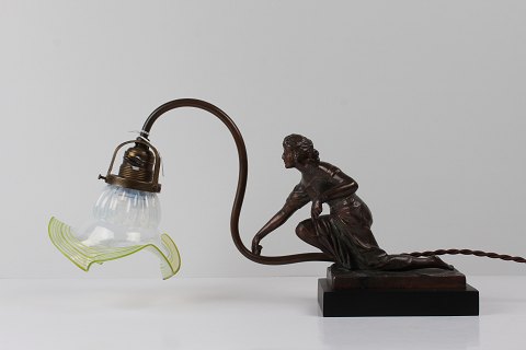 Jugend klaverlampe
m/opalglasskærm