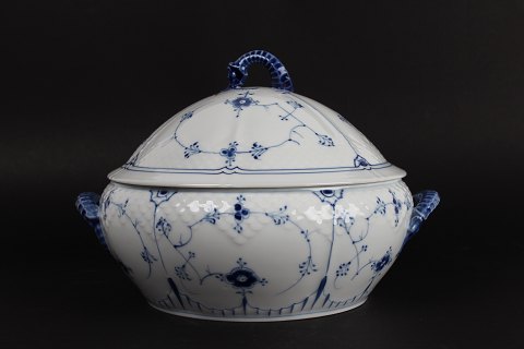 Bing & Grøndahl
Blue Traditional
Lidded dish no. 5
