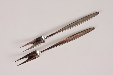 Georg Jensen
Cypres cutlery
Serving Forks
L 17,2 cm