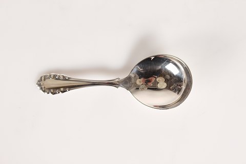 Georg Jensen
Liljekonval
Marmeladeske
L 11 cm