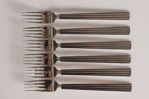 Georg Jensen
Bernadotte
of sterling silver
Lunch Forks
L 17.8 cm