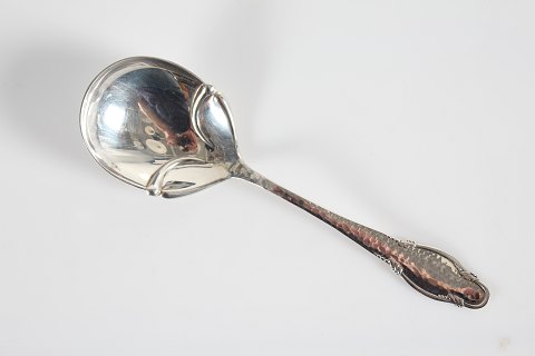 Frijsen-/Frisenborg
Silver Cutlery
Serving spoon
L 20 cm