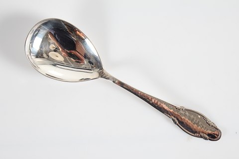 Frijsen-/Frisenborg
Silver Cutlery
Serving spoon
L 21,5 cm