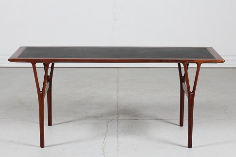 Helge Vestergaard Jensen
Coffee table
made of rosewood