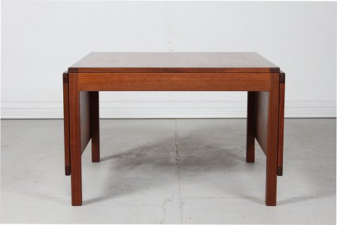 Børge Mogensen
Coffee table 5362
of walnut