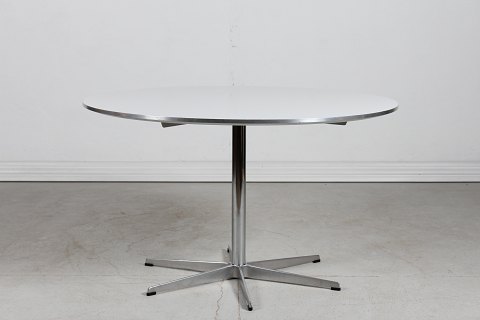 Arne Jacobsen
Rundt søjlebord A 825
hvid laminat plade

