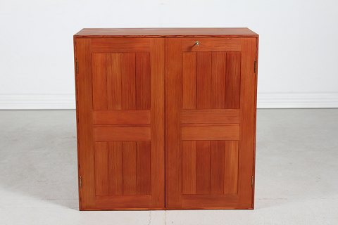 Mogens Koch
Cabinet of Oregon pine
