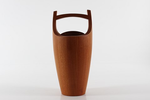 Jens H Quistgaard IHQ
Dansk Designs
Ice bucket
of teak