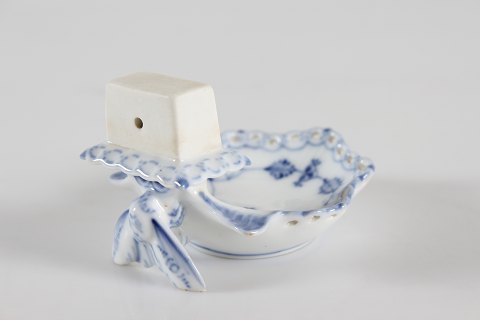Royal Copenhagen
Blue Fluted
Full lace
Ashtray no. 1072

