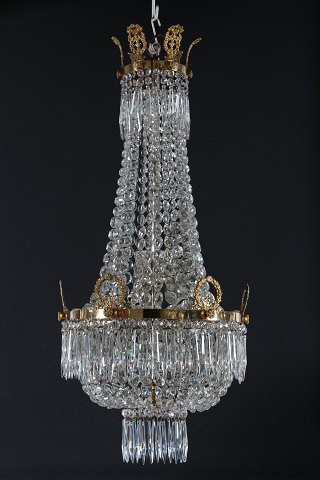Stor aflang prismelysekrone
i Empirestil 1900
