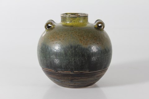 Carl Halier
Royal Copenhagen
Kugleformet vase
m/solfatara glasur