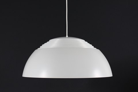 Arne Jacobsen
Hvid AJ Royal Pendel
Ø 50 cm