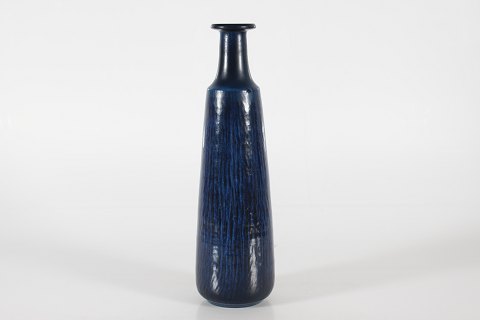 Nymølle
Gunnar Nylund
Very high slender vase
