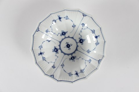 Royal Copenhagen 
Blue Fluted Plain 
Angular serving bowl 142
