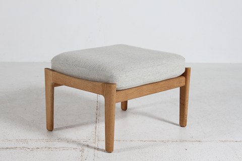 Hans J. WegnerSkammel GE 290Smed lyst gråt betræk