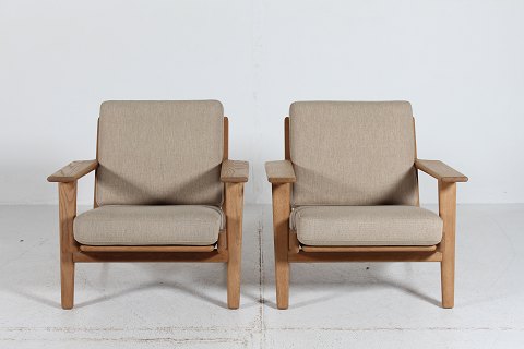 Hans J. WegnerEasy Chairs GE 290of solid oak