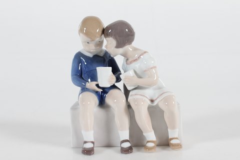 Bing & GrøndahlClaire WeissTwo children on a bench no. 2175