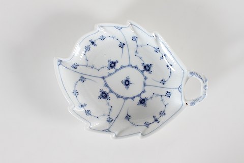 Royal Copenhagen Blue Fluted PlainMedium Leaf dish 144