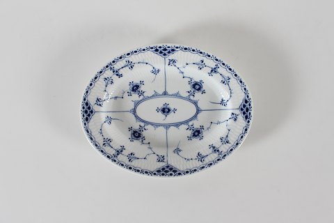 Royal CopenhagenHalvblonde MusselmaletLille ovalt fad 531Længde 25 cm