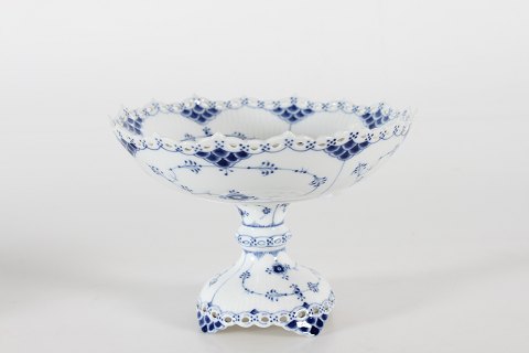 Royal CopenhagenBlue fluted full laceCake stand 1020